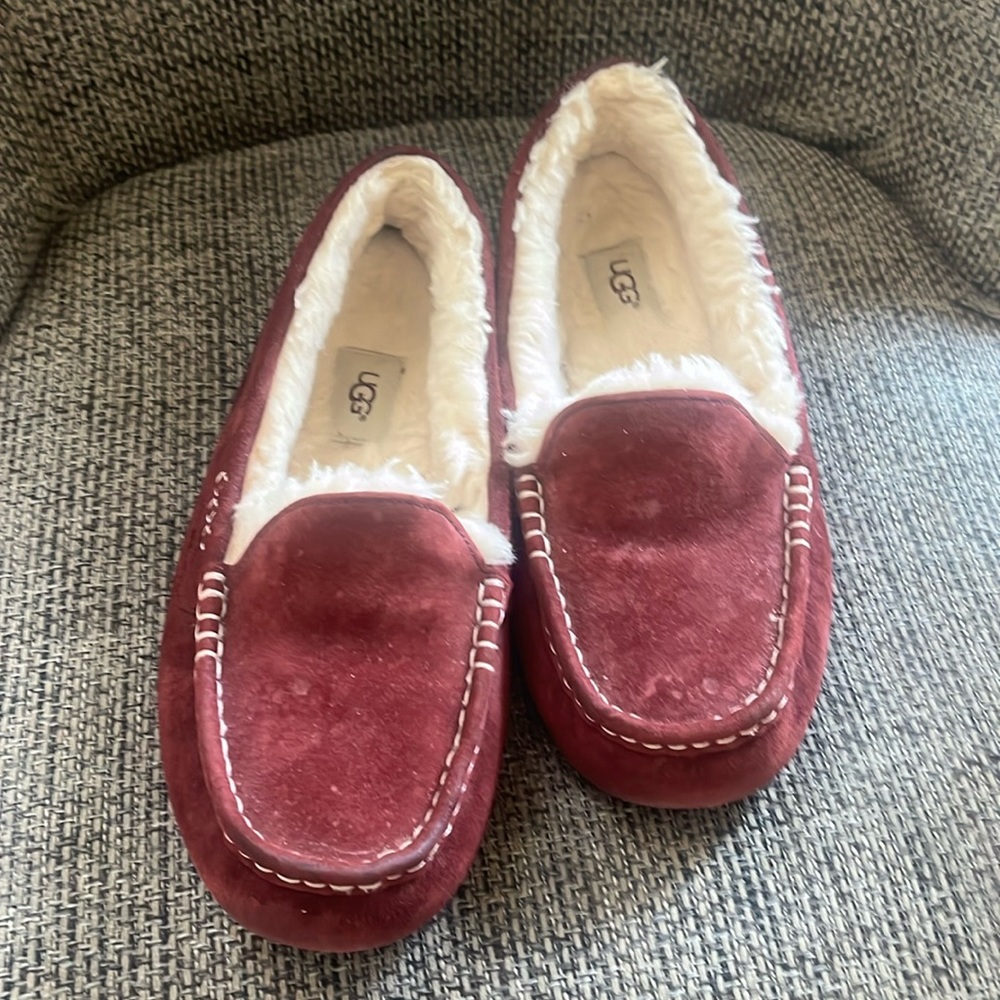 UGG slippers women’s size 11. GUC. Wine color.